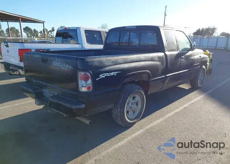 1996 Dodge Ram 1500 z USA, uszkodzony, nr VIN 3B7HC13Z3TG138612